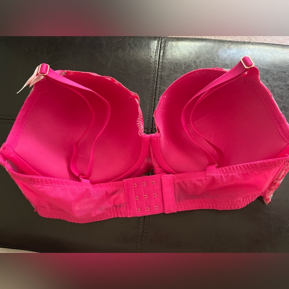 Victoria’s Secret Bra - Picture 2 of 5